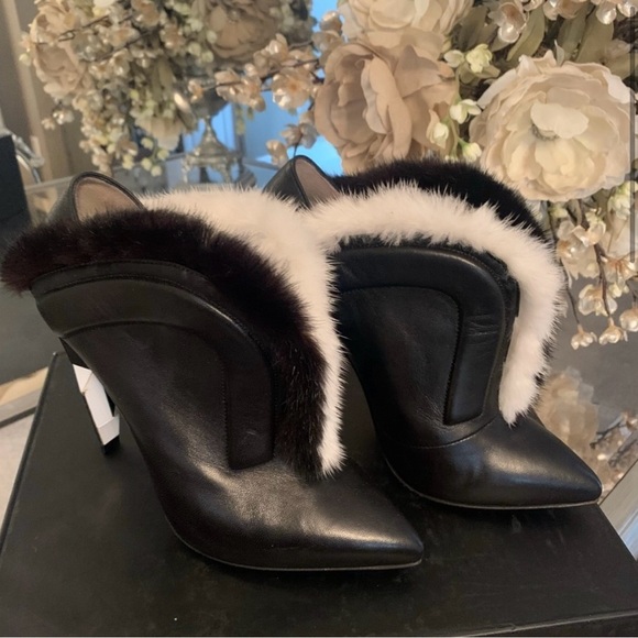 BRAND NEW FENDI ANKLE BOOTS! CHIC! SIZE 6 - Picture 4 of 9